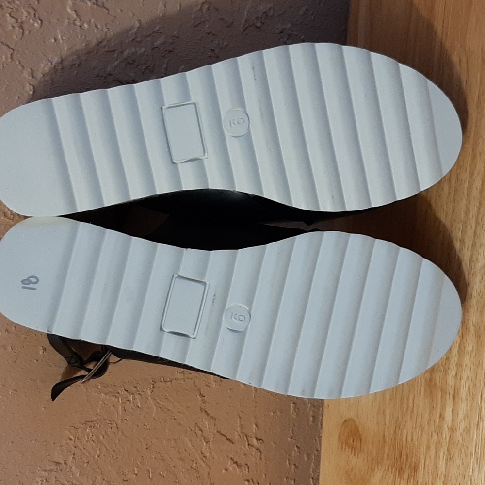whitemt. black sandals Size M - Picture 4 of 4